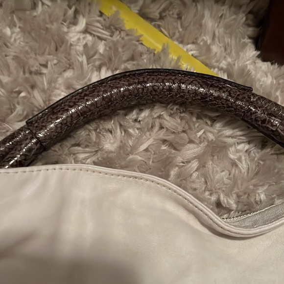 Jimmy Choo Bag very well kept and clean white shoulder bag lots of room - Picture 2 of 13